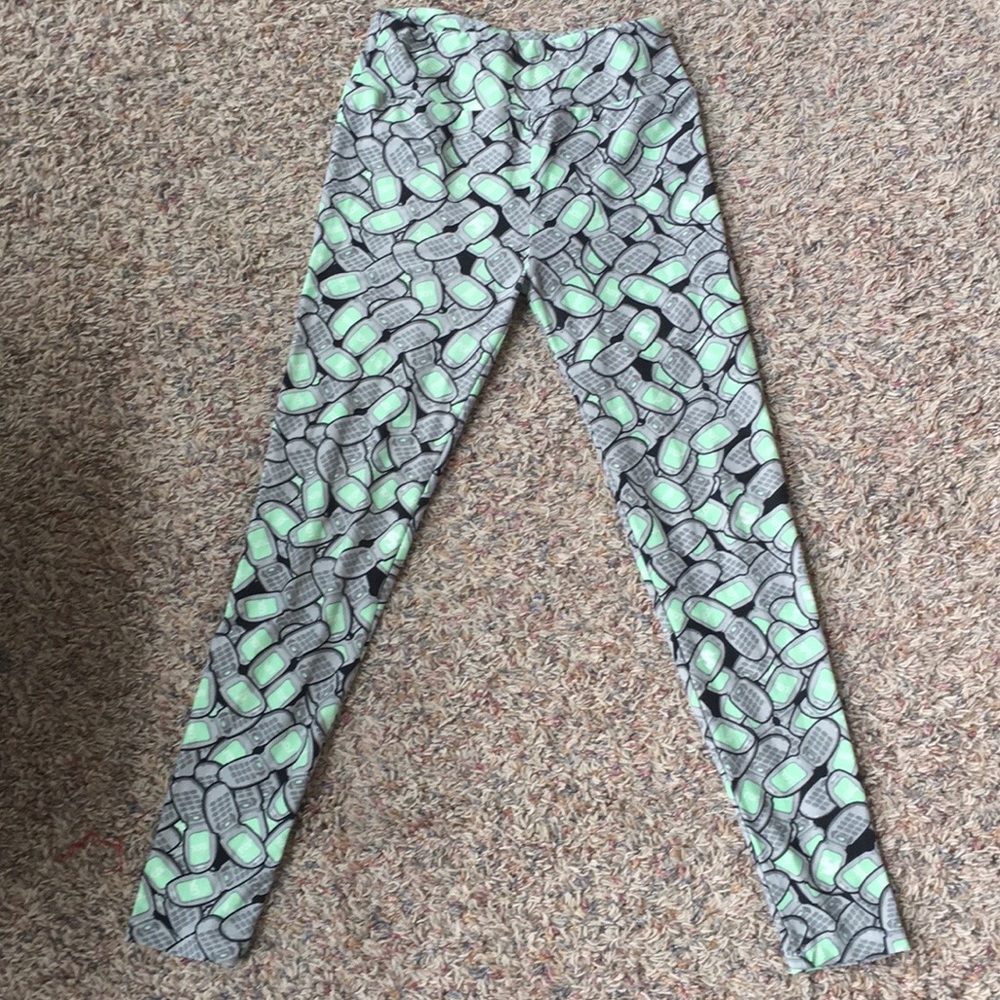 Washed but never worn OS Lularoe leggings